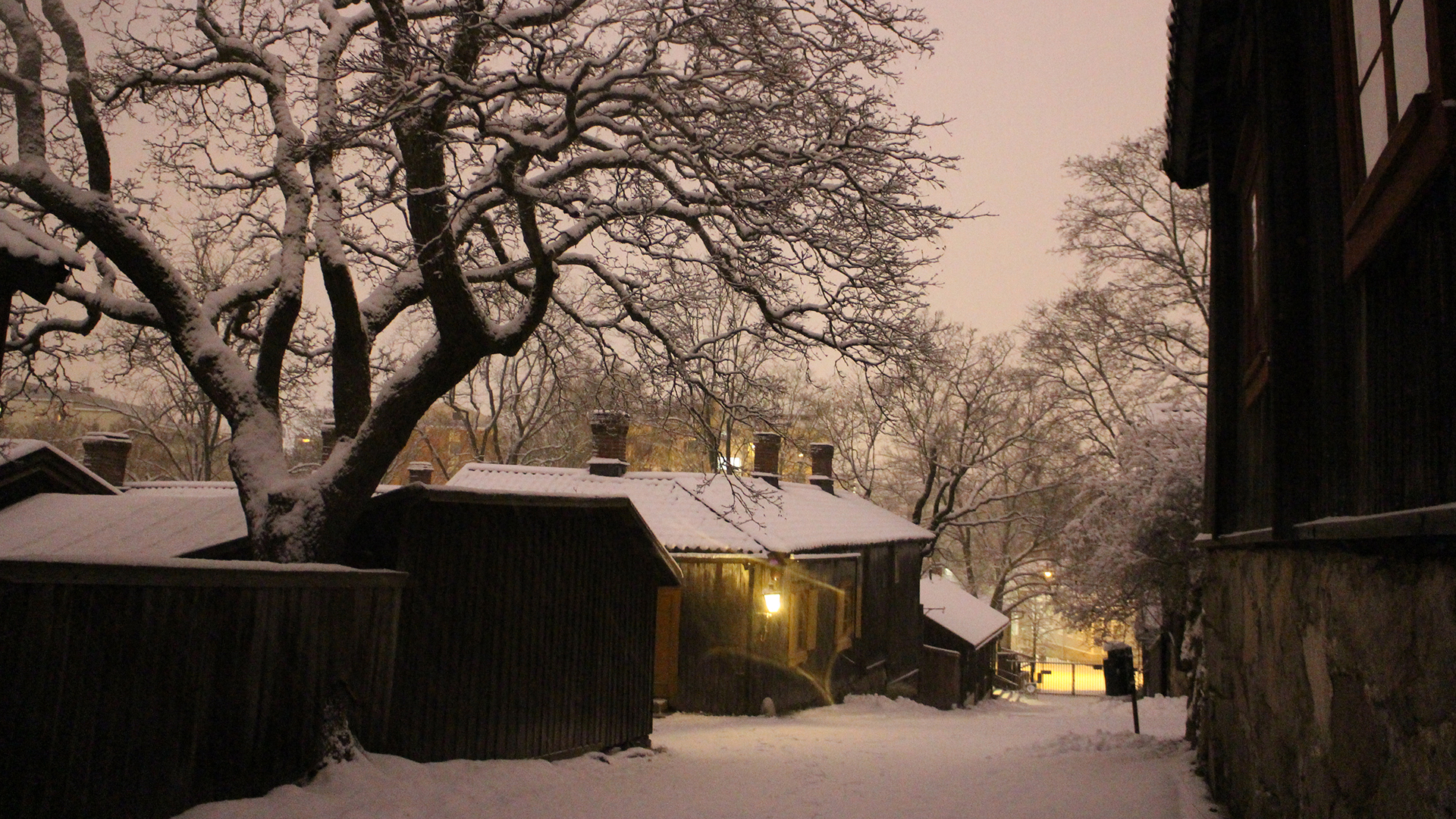 Luostarinmäki lyhtyjen valossa